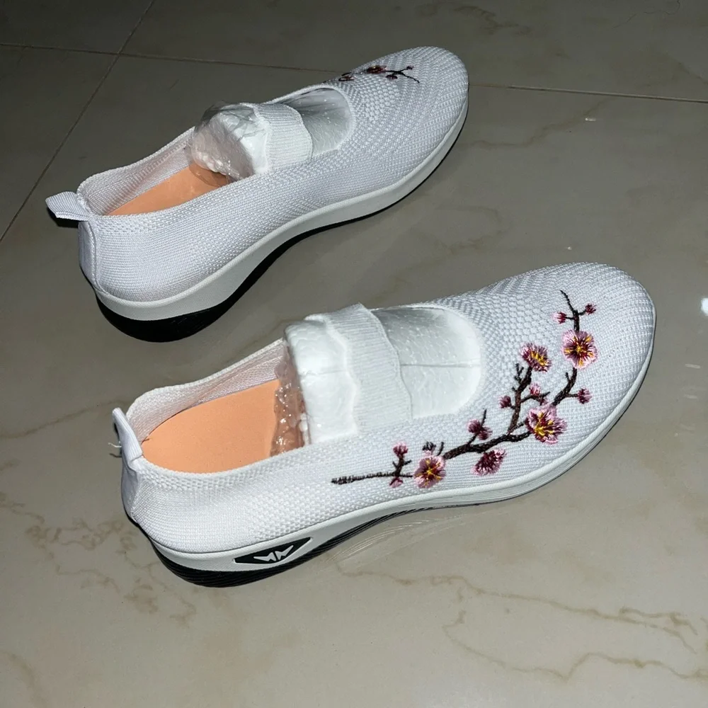 Women's Breathable Mesh Flats - Picture 2 of 5
